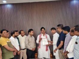 न्यायालय कर्मचारियों ने दी आंदोलन की चेतावनी:गांधी जयंती पर निकलेगी तिरंगा रैली, 25 अक्टूबर को लखनऊ में होगा सत्याग्रह
