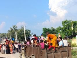 सम्मनपुरवा में धूमधाम से निकली श्रीकृष्ण जन्माष्टमी विसर्जन शोभायात्रा:डीजे की धुन पर थिरके श्रद्धालु, सुख-शांति की कामना