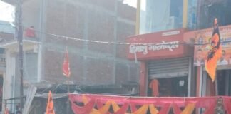 कांवरिए राप्ती नदी से जल भरकर जंगलीनाथ धाम रवाना:नवाबगंज में कजरी तीज पर हजारों शिव भक्त करेंगे जलाभिषेक, रास्ते में स्वागत पंडाल और पुलिस तैनात