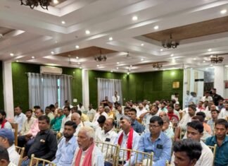 बस्ती के विक्रमजोत में सपा की मासिक बैठक:संगठन को बूथ स्तर तक मजबूत करने पर मंथन, विधानसभा चुनाव की तैयारियों पर चर्चा