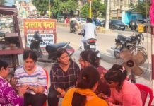 बस्ती में तीज पर मेहंदी कैंप:महिलाओं और युवतियों ने बढ़-चढ़कर लिया हिस्सा, हुनर को स्वावलंबन से जोड़ने का संदेश