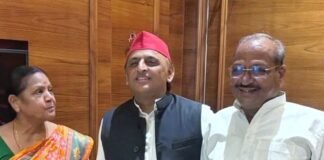 अखिलेश से मिले पूर्व मंत्री सुशील टिबड़ेवाल:2027 की तैयारी पर मंथन, महराजगंज की पांचों सीटों पर जीत के लिए जुटने का निर्देश