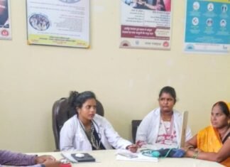 आरोग्य मेले में 36 मरीजों का स्वास्थ्य परीक्षण:महराजगंज के चौक बाजार में लगा कैंप, 19 की हुई पैथोलॉजिकल जांच