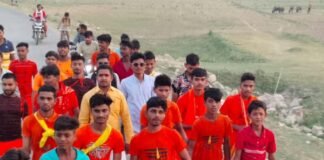 सिसवारा में राप्ती घाट से कांवड़ यात्रा शुरू:कजरी तीज पर शिवभक्तों में उत्साह, रातभर पैदल चलकर मंदिरों में करेंगे जलाभिषेक