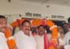 नवाबगंज में पूर्व विधायक ने चौपाल लगाकर सुनीं जनसमस्याएं:चौगड़वा में ग्रामीणों ने सड़क, नेटवर्क की शिकायत; किसानों की खरीद केंद्र खोलने की मांग