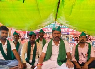 महराजगंज में जनहित पार्टी का धरना 9वें दिन भी जारी:पांचवें दिन से भूख हड़ताल पर अध्यक्ष; बिगड़ रही तबीयत