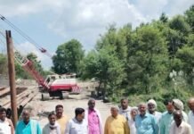 पनियरा विधायक ने निर्माणाधीन पुल का निरीक्षण किया:मेदनीपुर त्रिमुहानी घाट पर छोटी गंडक नदी के पुल की गुणवत्ता जांचने के निर्देश दिए