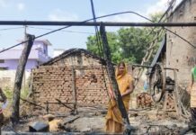 चूल्हे की चिंगारी से झोपड़ी में लगी आग:बेटी की शादी का सामान जला, 9 दिसंबर को होनी है शादी; प्रशासन करेगा मदद
