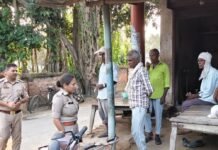 हर्रैया क्षेत्राधिकारी ने तीन गांवों में लगाई चौपाल:ग्रामीणों की समस्याएं सुनीं, अवैध गतिविधियों पर रोक लगाने में सहयोग मांगा