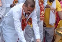 पूर्व विधायक बजरंग बहादुर सिंह ने किया यज्ञशाला का:भूमि पूजन,हरनामपुर चौराहे पर प्राचीन हनुमान मंदिर में रखी पक्की यज्ञशाला की नींव