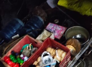 तेज रफ्तार बाइक ने मोमो के ठेले को मारी टक्कर:कोठीभार में बाइक सवार घायल, सूचना पर 112 पुलिस मौके पर पहुंची