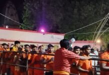 बहराइच में कजरी तीज पर बाबा बागेश्वर नाथ का जलाभिषेक:दूर-दूर से पहुंचे श्रद्धालु, सरयू नदी से जल लाकर किया पूजन