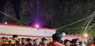 बहराइच में कजरी तीज पर बाबा बागेश्वर नाथ का जलाभिषेक:दूर-दूर से पहुंचे श्रद्धालु, सरयू नदी से जल लाकर किया पूजन