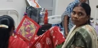 महराजगंज अस्पताल के इमरजेंसी वार्ड में बिजली गुल, मरीज बेहाल:हाथ के पंखे से गर्मी से राहत पाने की कोशिश, परिजनों ने की वैकल्पिक व्यवस्था की मांग