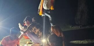 कांवरियों की सेवा में निजी एंबुलेंस लेकर उतरे हिमांशु:मल्हीपुर में पैरों में छाले-चोट होने पर देते हैं प्राथमिक उपचार, साथ रहता है डॉक्टर