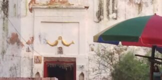 कजरी तीज पर बाबा प्रकट नाथ में जलाभिषेक:रामपुर देवमन में उमड़ी भक्तों की भीड़, भंडारे का भी आयोजन