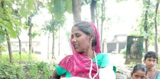 बाइक से बचने के प्रयास में महिला गिरी,:दोबारा इलाज के लिए पैसे नहीं, प्रशासन से आर्थिक मदद की गुहार लगाई