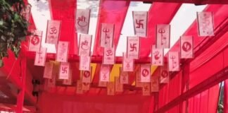 गणेश महोत्सव की तैयारियां तेज:नानपारा में गणेश पंडालों को अंतिम रूप देने में जुटे कार्यकर्ता