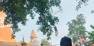 बहराइच के अमृतेश्वर महादेव मंदिर में उमड़ी श्रद्धालुओं की भीड़:भव्य मेले में कांवरिए भी पहुंचे, मंदिर में बैठने और आवागमन की नई व्यवस्थाएं