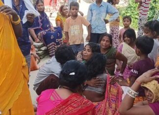 अज्ञात वाहन की टक्कर से दो दोस्तों की मौत:महराजगंज भीषण टक्कर के बाद नाले में जा गिरे, चेहरा पहचानना हुआ मुश्किल