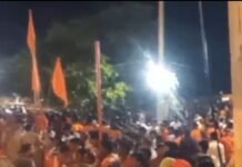 कांवड़ लेकर विभूतिनाथ पहुंचे श्रद्धालु:कजरी तीज पर हर-हर महादेव के जयकारों से गूंजा इलाका, परिवार की सुख-समृद्धि की कामना की