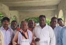 वनटांगिया गांवों में अधूरे विकास कार्य पूरे करने की मांग:वनटांगिया विकास समिति ने डीएम को सौंपा पत्र, सड़क-नाली सहित कई समस्याएं बताईं