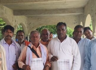 वनटांगिया गांवों में अधूरे विकास कार्य पूरे करने की मांग:वनटांगिया विकास समिति ने डीएम को सौंपा पत्र, सड़क-नाली सहित कई समस्याएं बताईं