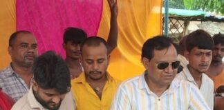 कजरी तीज पर गोपालपुरवा चौराहे पर भंडारा:भक्तों ने राहगीरों और ग्रामीणों को बांटा प्रसाद