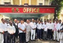 अधिवक्ता से अभद्रता पर कोतवाल के निलंबन की मांग:बार एसोसिएशन ने पुलिस अधीक्षक को सौंपा ज्ञापन, बैठक में लिया फैसला