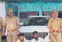 हाईवे पर डीजल चोरी करने वाला गैंग पकड़ा:राजनीतिक झंडा लगी कार से भोर में ट्रकों से निकालते थे डीजल, 50 लीटर बरामद