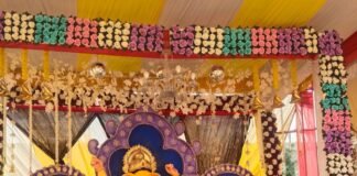 रामनगर में वैदिक मंत्रोच्चार के साथ गणेश प्रतिमा स्थापित:काली मंदिर प्रांगण में सोमवार को नवयुवक गणेश पूजा समिति ने की स्थापना, भक्तिमय रहा माहौल