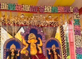 रामनगर में वैदिक मंत्रोच्चार के साथ गणेश प्रतिमा स्थापित:काली मंदिर प्रांगण में सोमवार को नवयुवक गणेश पूजा समिति ने की स्थापना, भक्तिमय रहा माहौल