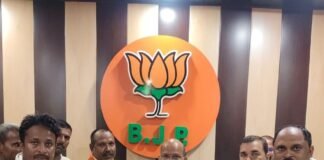 रोजगार सेवकों ने मानदेय 24 हजार करने की मांग की:भाजपा विधायक को सौंपा ज्ञापन, मृतक आश्रितों के लिए नौकरी भी मांगी