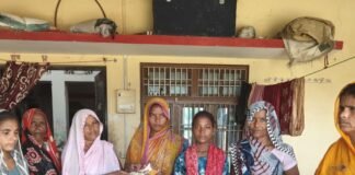 आंगनबाड़ी केंद्र पर बच्चों-महिलाओं को मिला पोषाहार:इमलिया करनपुर द्वितीय में लाभार्थियों को नियमित सेवन के साथ स्वास्थ्य और पोषण के प्रति किया जागरूक