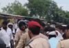 सर्च अभियान से नाराज ग्रामीणों ने टांडा पुल किया जाम:एसडीएम व सीओ के समझाने पर आधे घंटे बाद जाम हटा, पुल पर जाली लगाने की मांग
