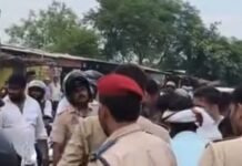 सर्च अभियान से नाराज ग्रामीणों ने टांडा पुल किया जाम:एसडीएम व सीओ के समझाने पर आधे घंटे बाद जाम हटा, पुल पर जाली लगाने की मांग