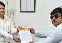 पशु चिकित्सालय की बदहाली और डॉक्टर की गैरमौजूदगी पर गुस्सा:सरदार सेना अध्यक्ष ने उपजिलाधिकारी को नायब तहसीलदार के जरिए सौंपा ज्ञापन