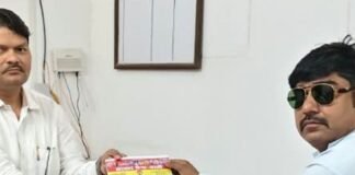पशु चिकित्सालय की बदहाली और डॉक्टर की गैरमौजूदगी पर गुस्सा:सरदार सेना अध्यक्ष ने उपजिलाधिकारी को नायब तहसीलदार के जरिए सौंपा ज्ञापन