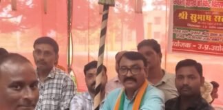 सुभाष सत्या ने सफाईकर्मियों को माला-गमछा पहनाकर सम्मानित किया:पीएम मोदी के जन्मदिन पर फावड़ा, झाड़ू व टोकरी समेत जरूरी सामान भी बांटा