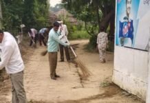 खरका देवरी में चला विशेष सफाई अभियान:बस्ती के कप्तानगंज में 20 सफाई कर्मियों की टीम ने की साफ-सफाई