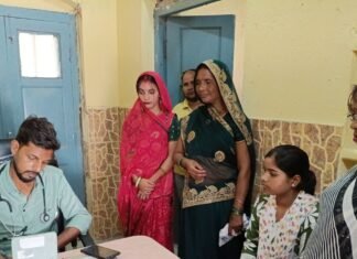 सिसवा PHC में लगा मुख्यमंत्री जन आरोग्य मेला:35 मरीजों की जांच; मुफ्त मिली दवाएं