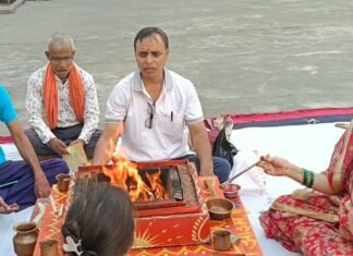 ‘बड़ा रविवार’ पर आर्य समाज में हुआ वैदिक सत्संग:यज्ञ के बाद किया सामूहिक सूर्य नमस्कार