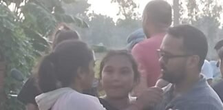 हादसे में मृत ई-रिक्शा चालक का शव घर पहुंचा:परिवार में कोहराम, गांव में पसरा मातम;हादसे में दो की गई जान