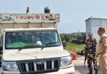 इंडो-नेपाल बॉर्डर पर एएसपी ने लिया सुरक्षा व्यवस्था का जायजा:श्रावस्ती में एसएसबी जवानों के साथ वाहनों की चेकिंग कर दिए सतर्कता के निर्देश