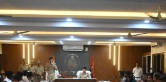 महराजगंज में एसपी ने सोशल मीडिया इंफ्लूएंसर्स से की बैठक:सही जानकारी साझा करने पर जोर