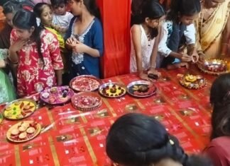 सरयू नहर कॉलोनी पटना में गणेश पंडाल में महाआरती:श्रद्धा का सैलाब उमड़ा, सैकड़ों थालियों से सजा महाभोग अर्पित किया गया