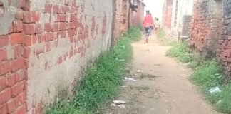 काला गांव की जर्जर सड़क बनी मुसीबत:ग्रामीणों को आने-जाने में दिक्कत, एम्बुलेंस भी नहीं पहुंच पाती