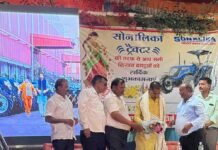 किसानों को आधुनिक कृषि यंत्रों और तकनीक की जानकारी:आधुनिक कृषि यंत्रों से खेती आसान बनाने पर जोर