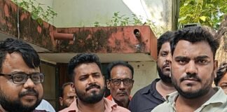 निचलौल में बिजली कटौती-लोवोल्टेज पर एसडीओ को ज्ञापन:छात्र नेता अनूप मद्धेशिया ने दी धरना-प्रदर्शन की चेतावनी, उपकरण खराब होने का डर