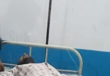 सड़क हादसे में युवक गंभीर घायल:मोबाइल दुकान जाते समय गंगापुर पुल के पास हुआ हादसा, परिजनों ने की कार्रवाई की मांग